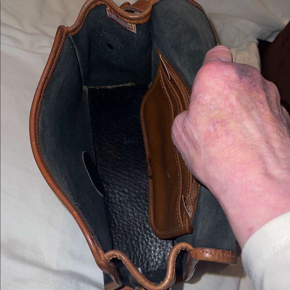 Vintage Dooney & Bourke Black and Tan All-Weather Leather Shoulder Bag - Picture 14 of 16